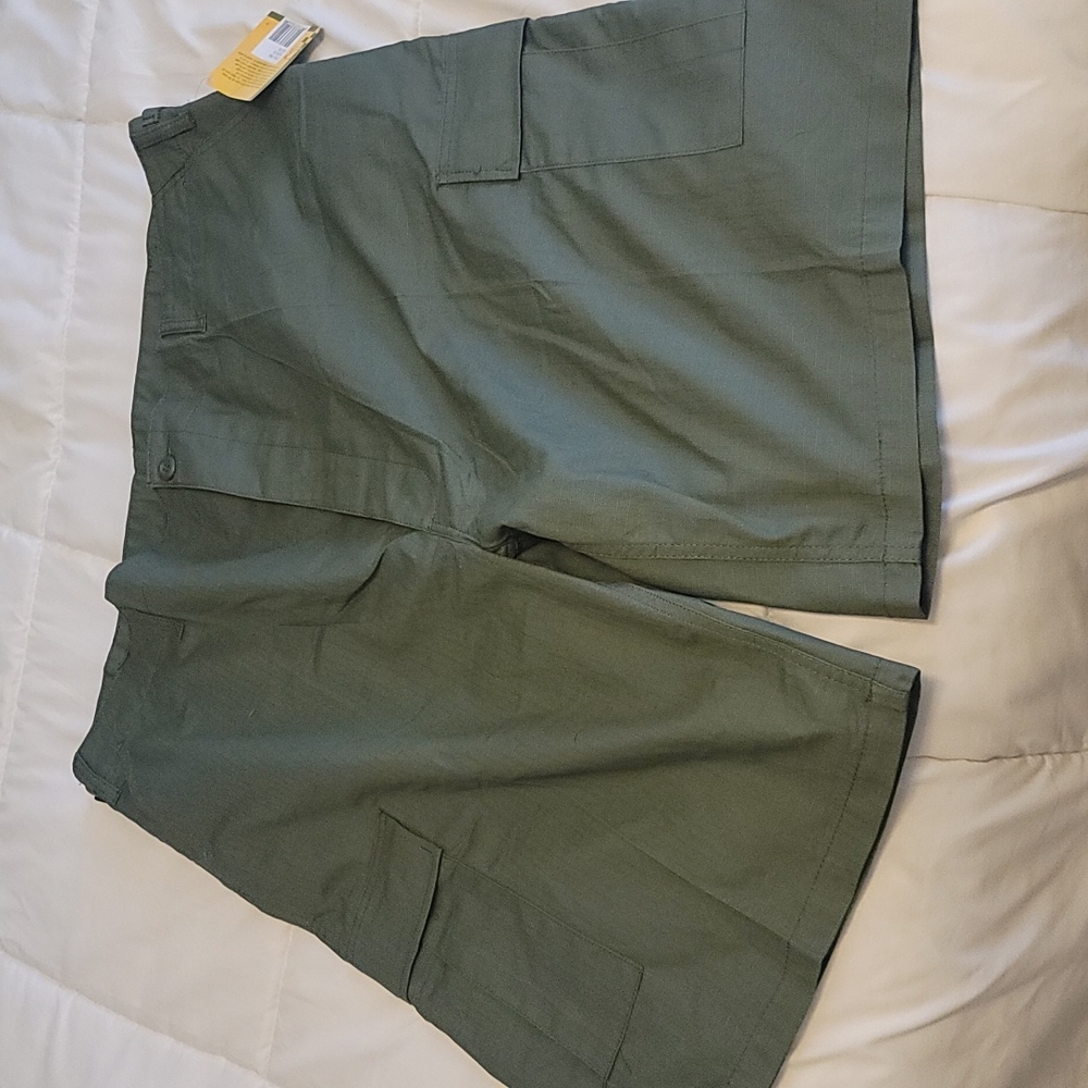 Men's cargo shorts